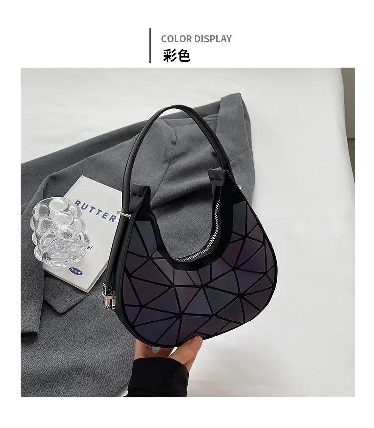 2023 New Women's Black Textured Shoulder Bag — feature 15