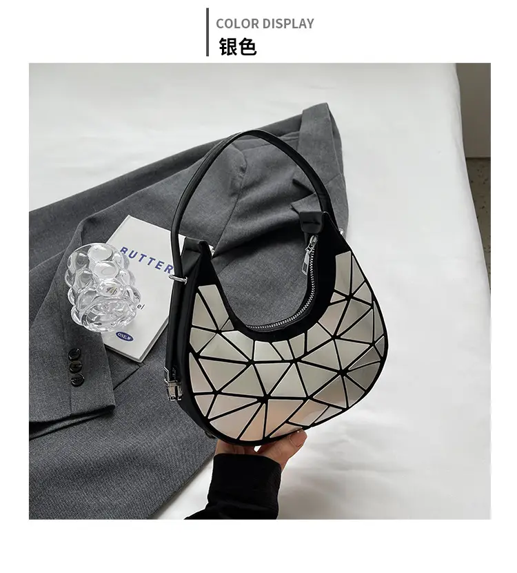 2023 New Women's Black Textured Shoulder Bag — feature 17