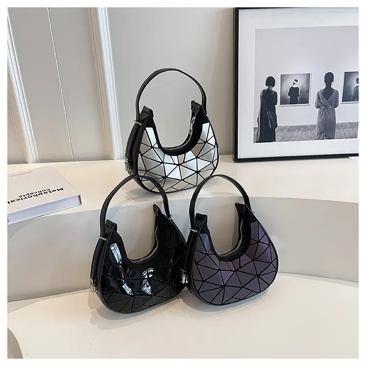 2023 New Women's Black Textured Shoulder Bag — feature 18
