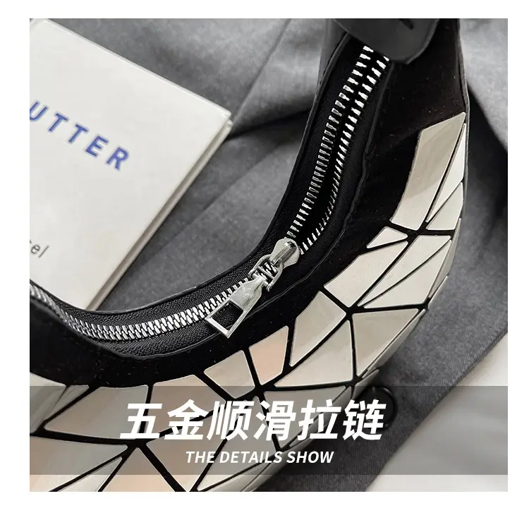 2023 New Women's Black Textured Shoulder Bag — feature 5