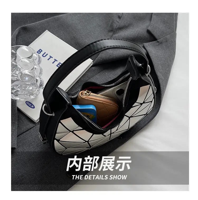2023 New Women's Black Textured Shoulder Bag — feature 7