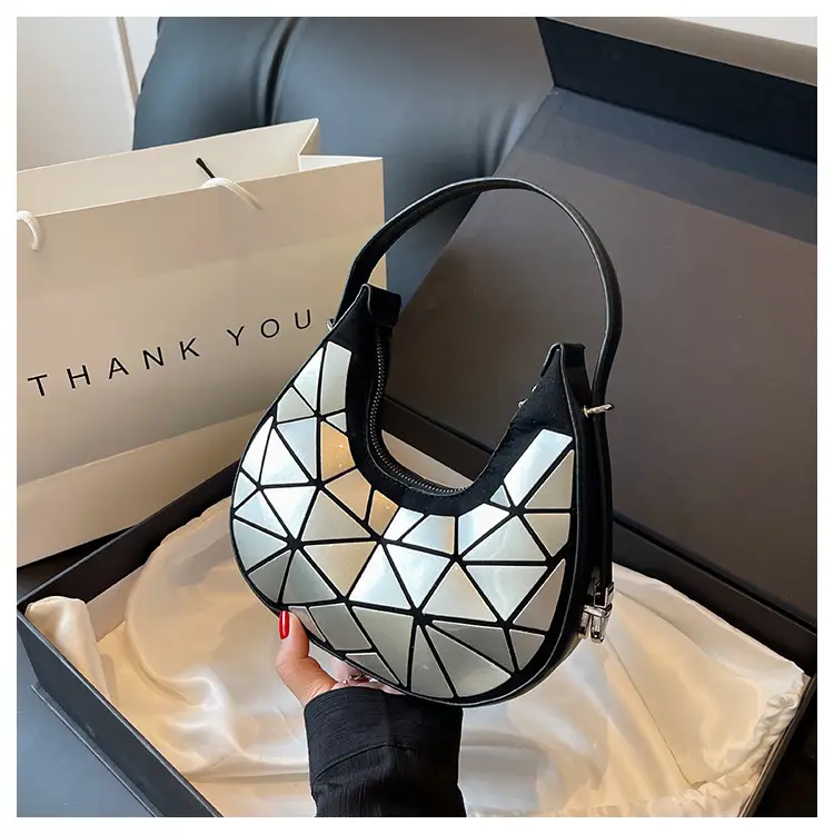 2023 New Women's Black Textured Shoulder Bag - Image 2