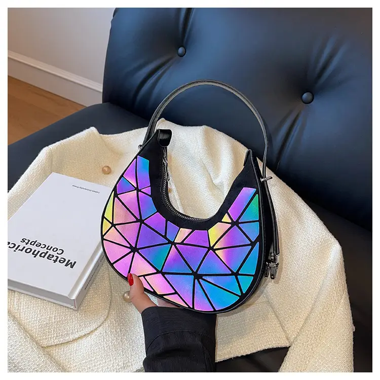 2023 New Women's Black Textured Shoulder Bag - Image 3
