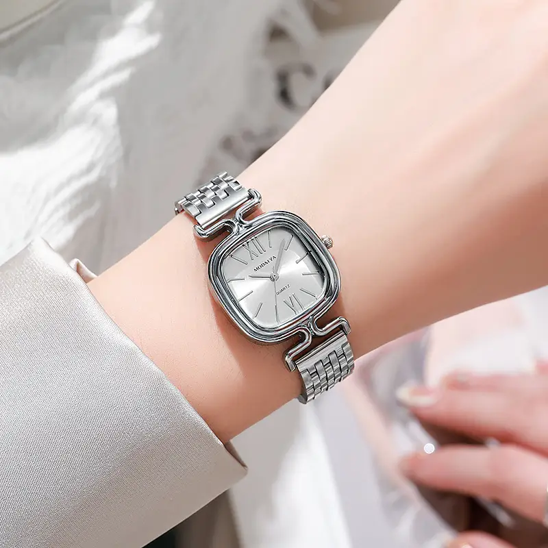 Women's Elegant Steel Belt Watch Small Dial — feature 3