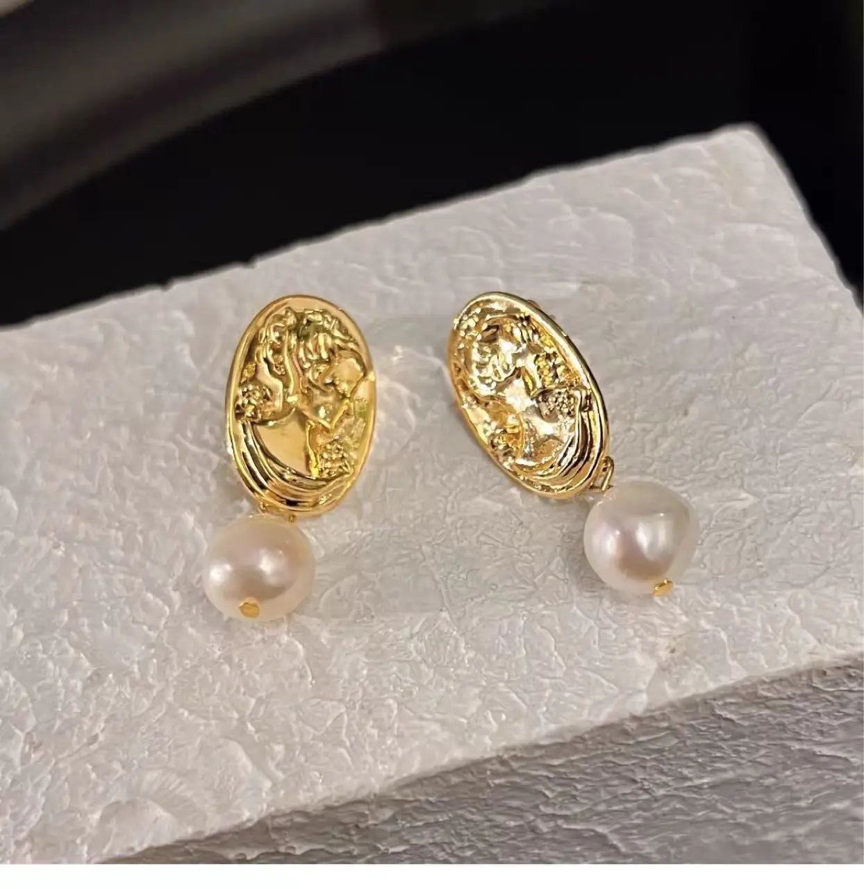 Vintage Baroque Pearl Earrings Gold Plated — feature 2