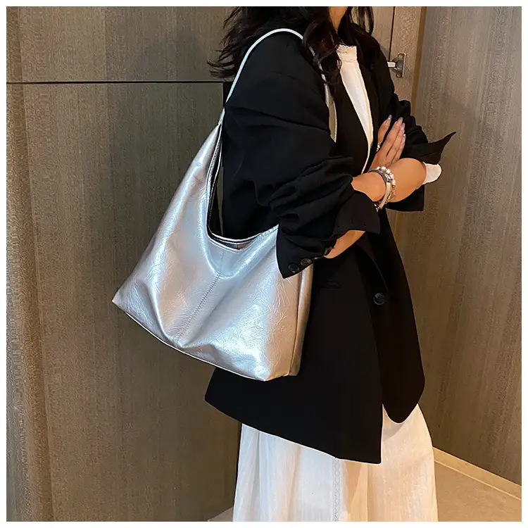 Black Leather Shoulder Bag for Women 2023 — feature 10