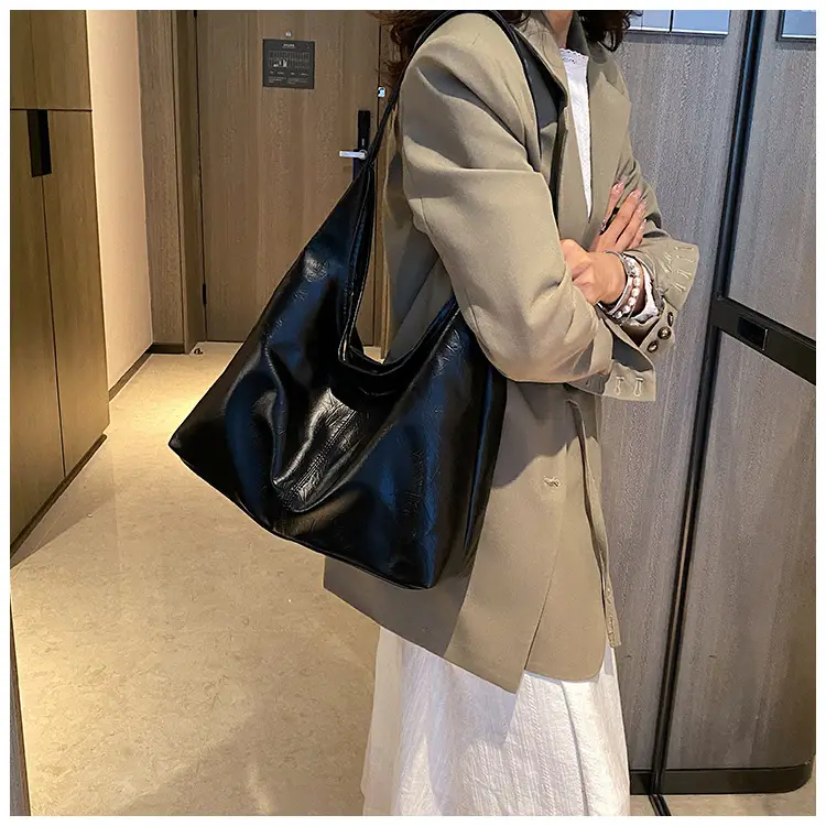 Black Leather Shoulder Bag for Women 2023 — feature 19