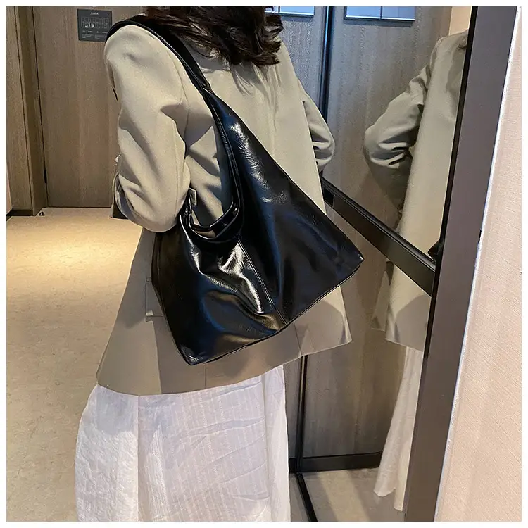 Black Leather Shoulder Bag for Women 2023 — feature 21