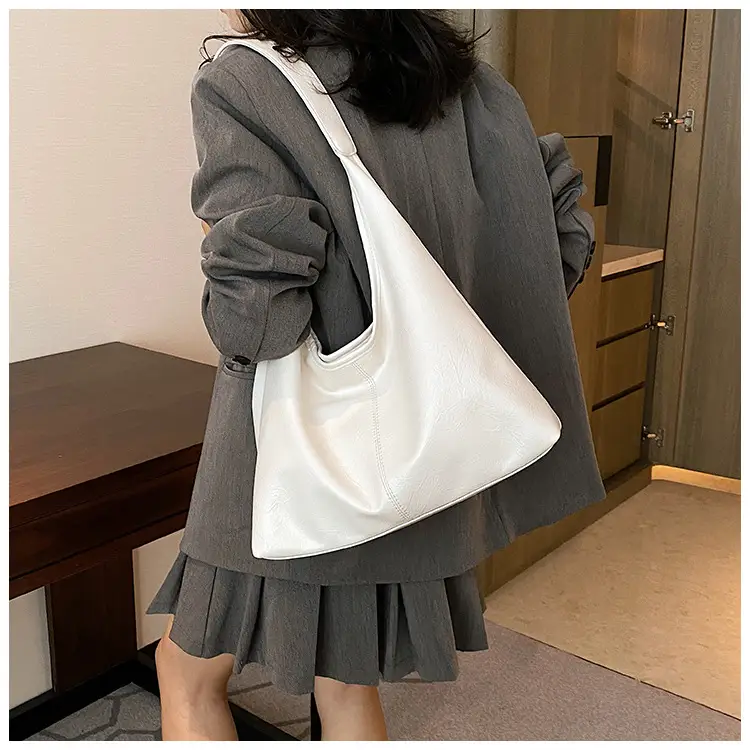 Black Leather Shoulder Bag for Women 2023 — feature 8