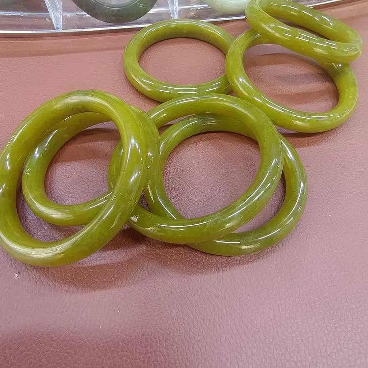 Natural Jade Female Bracelet Ice Xiuyan Wholesale — feature 10