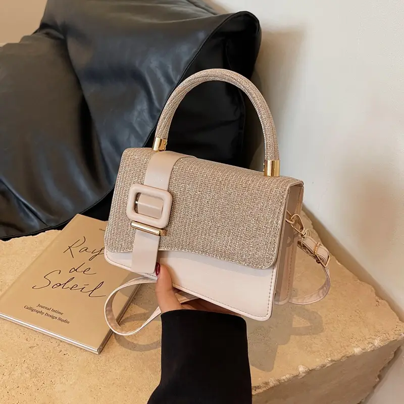 Commuter fashionable textured handbag 2023 early autumn new western style versatile Korean style shoulder messenger bag small square bag fashion