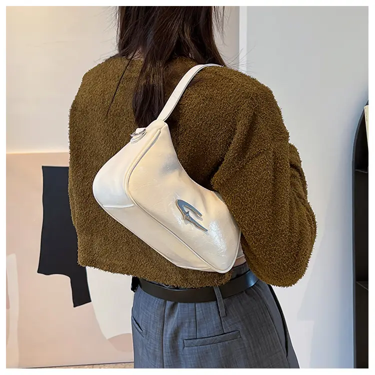 Black Leather Shoulder Bag for Women 2023 — feature 12