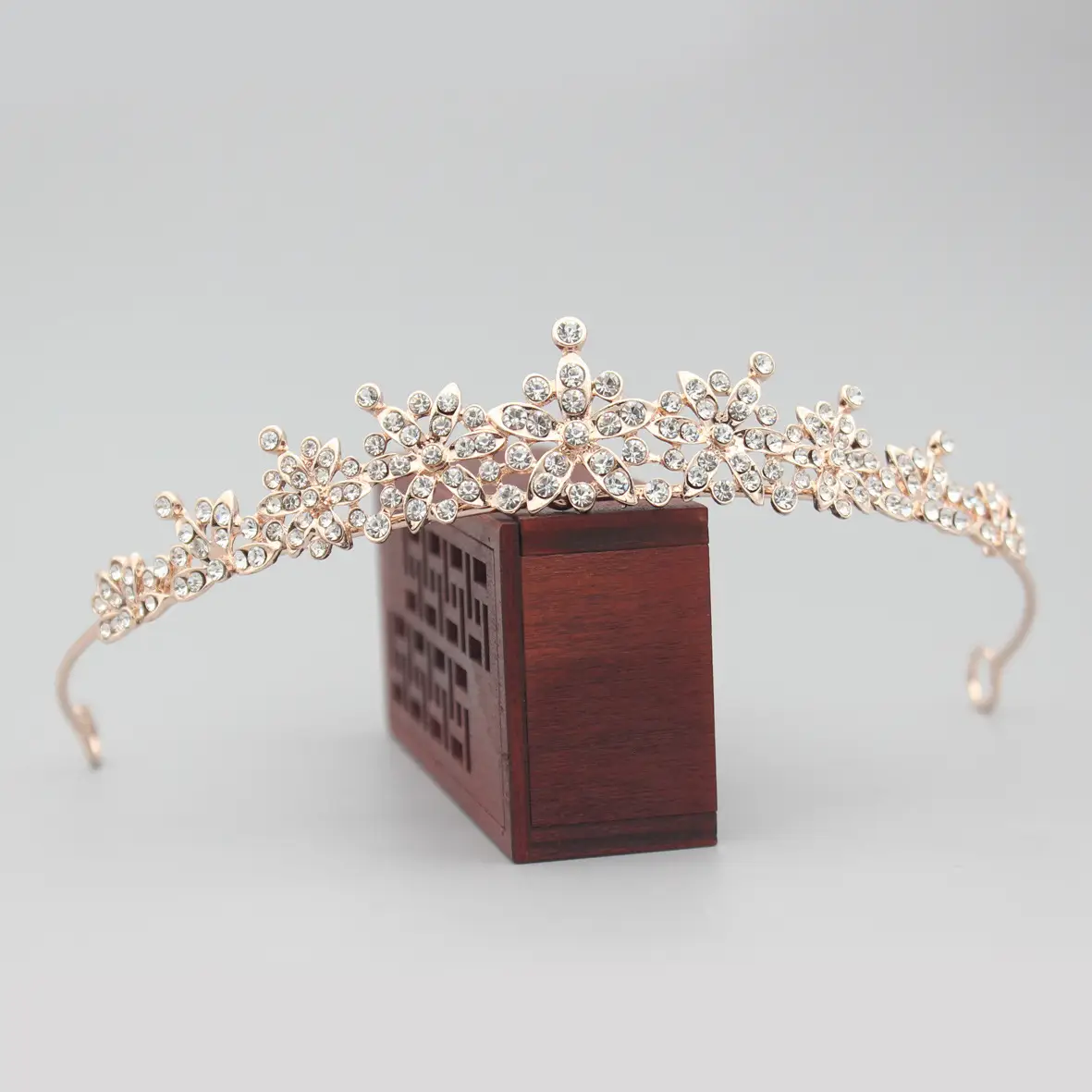 Bridal Diamond Crown Tiara with Rhinestones — feature 2