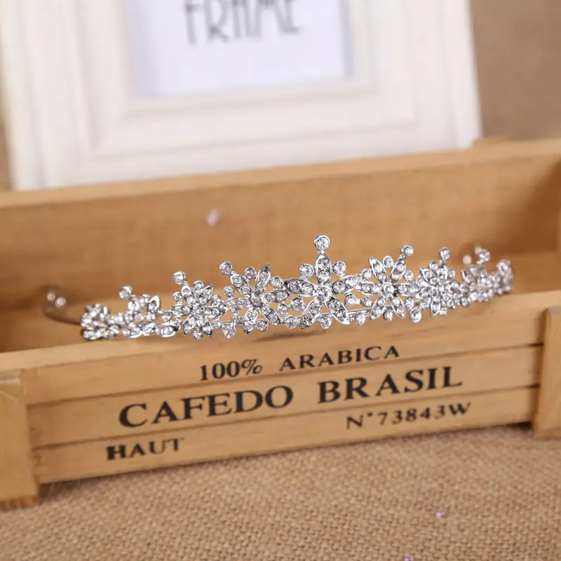 Bridal Diamond Crown Tiara with Rhinestones — feature 5