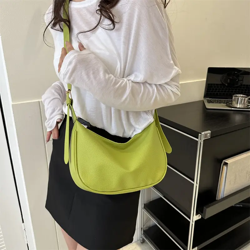Vintage Black Crossbody Bag with Wide Strap - Image 7