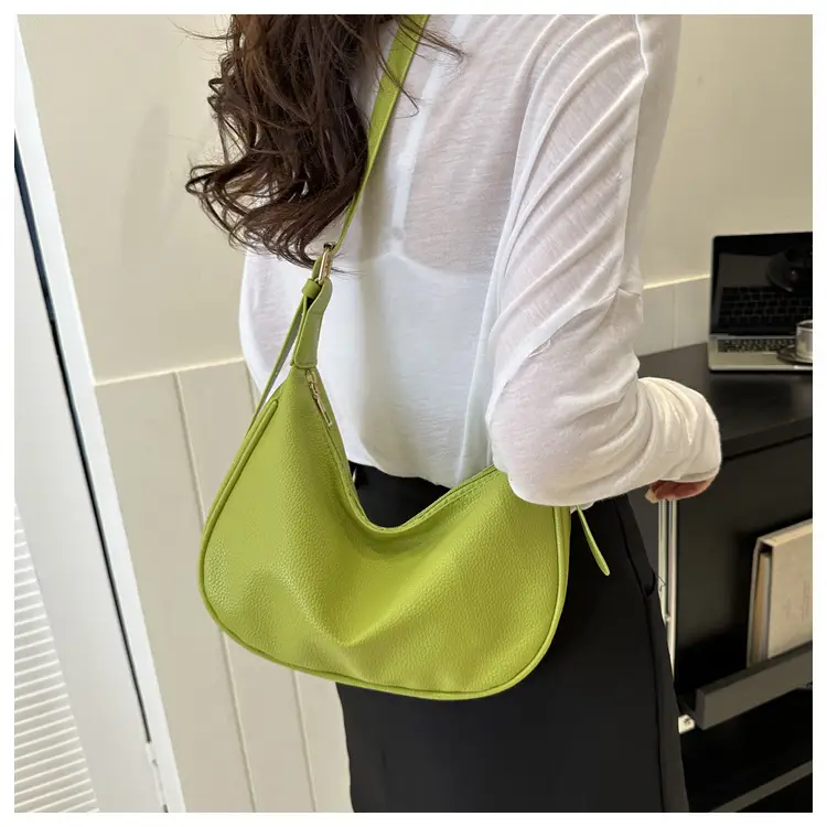 Vintage Black Crossbody Bag with Wide Strap — feature 10