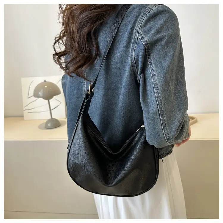 Vintage Black Crossbody Bag with Wide Strap — feature 11