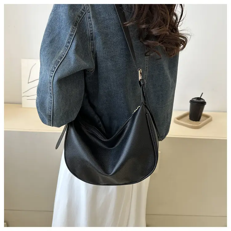 Vintage Black Crossbody Bag with Wide Strap — feature 12