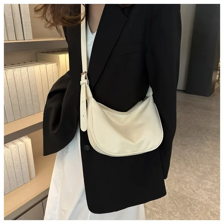 Vintage Black Crossbody Bag with Wide Strap — feature 13