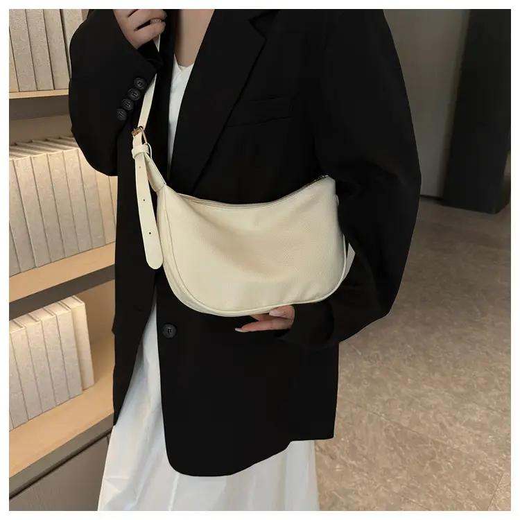Vintage Black Crossbody Bag with Wide Strap — feature 14