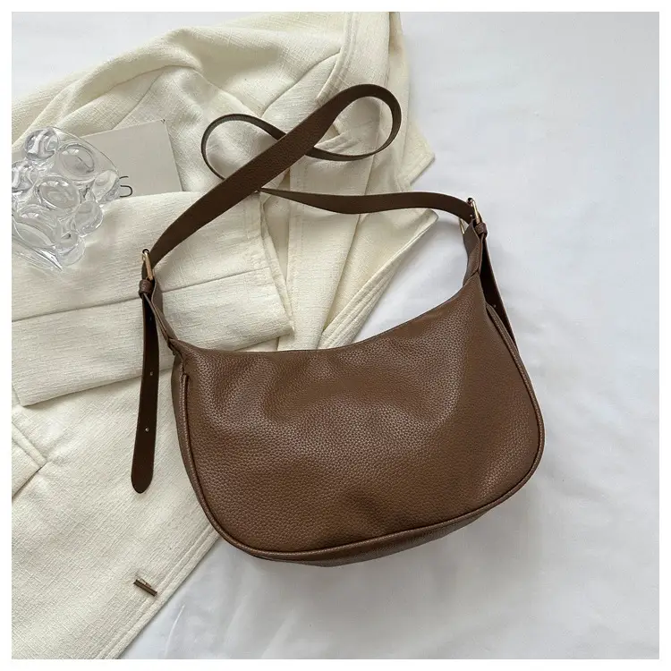 Vintage Black Crossbody Bag with Wide Strap — feature 15