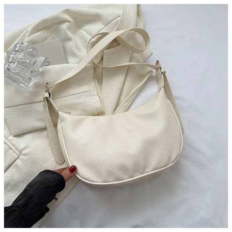 Vintage Black Crossbody Bag with Wide Strap — feature 16