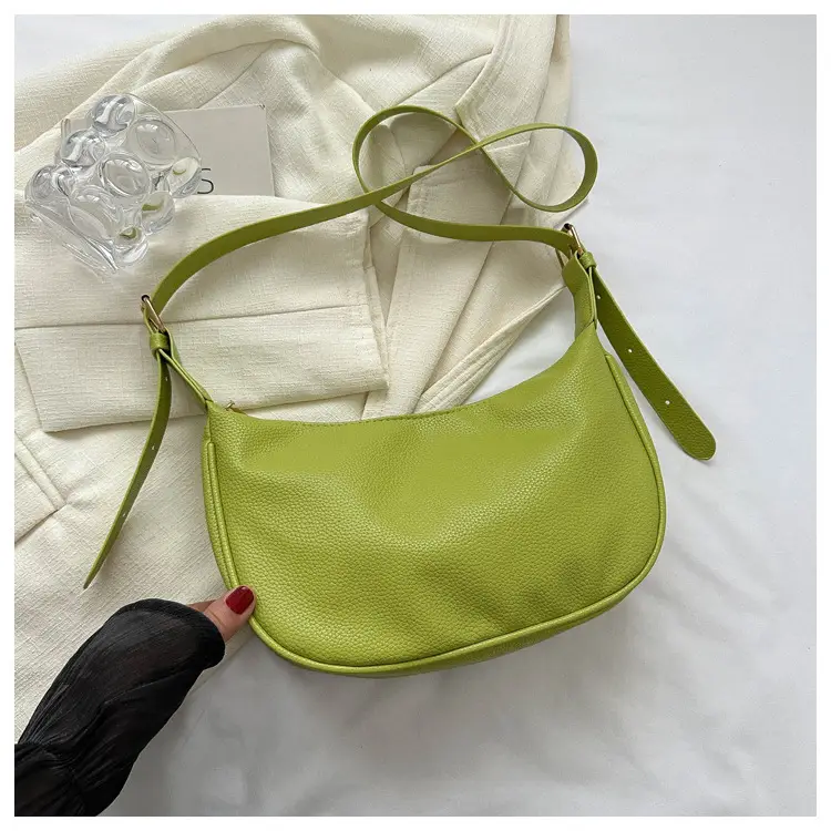 Vintage Black Crossbody Bag with Wide Strap — feature 18