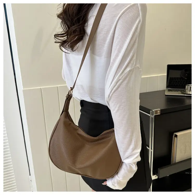 Vintage Black Crossbody Bag with Wide Strap — feature 7