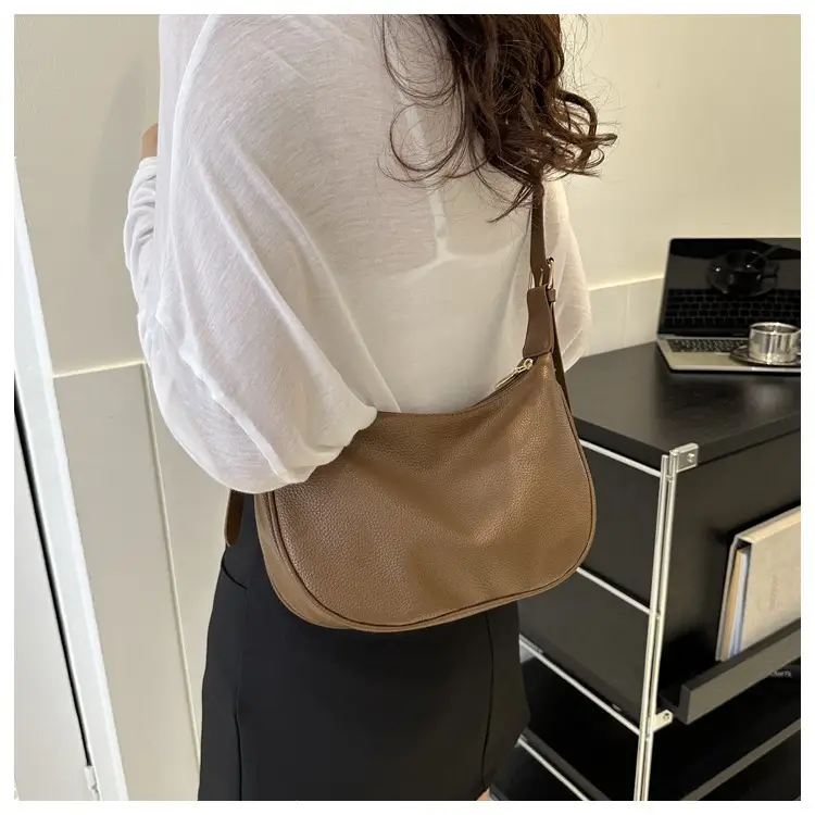 Vintage Black Crossbody Bag with Wide Strap — feature 8