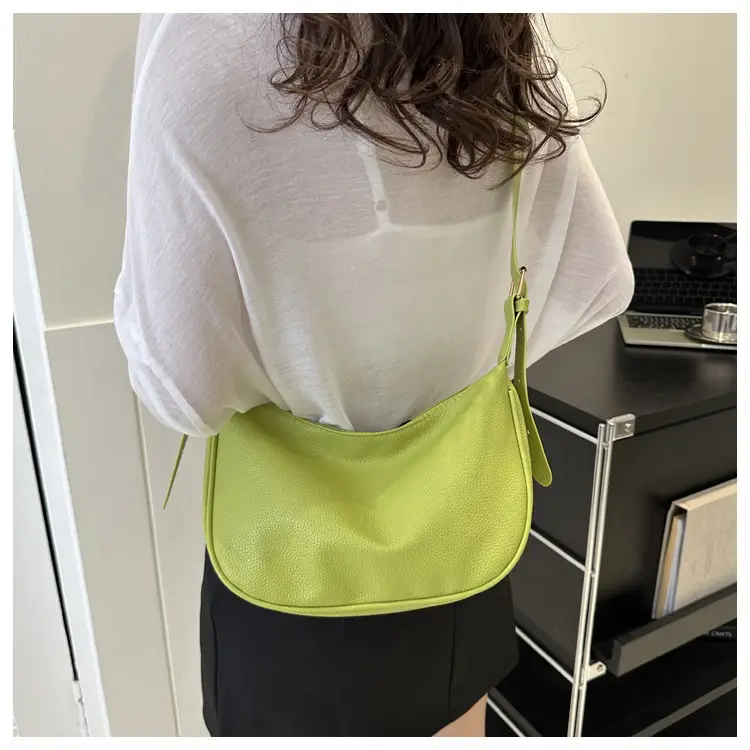 Vintage Black Crossbody Bag with Wide Strap — feature 9
