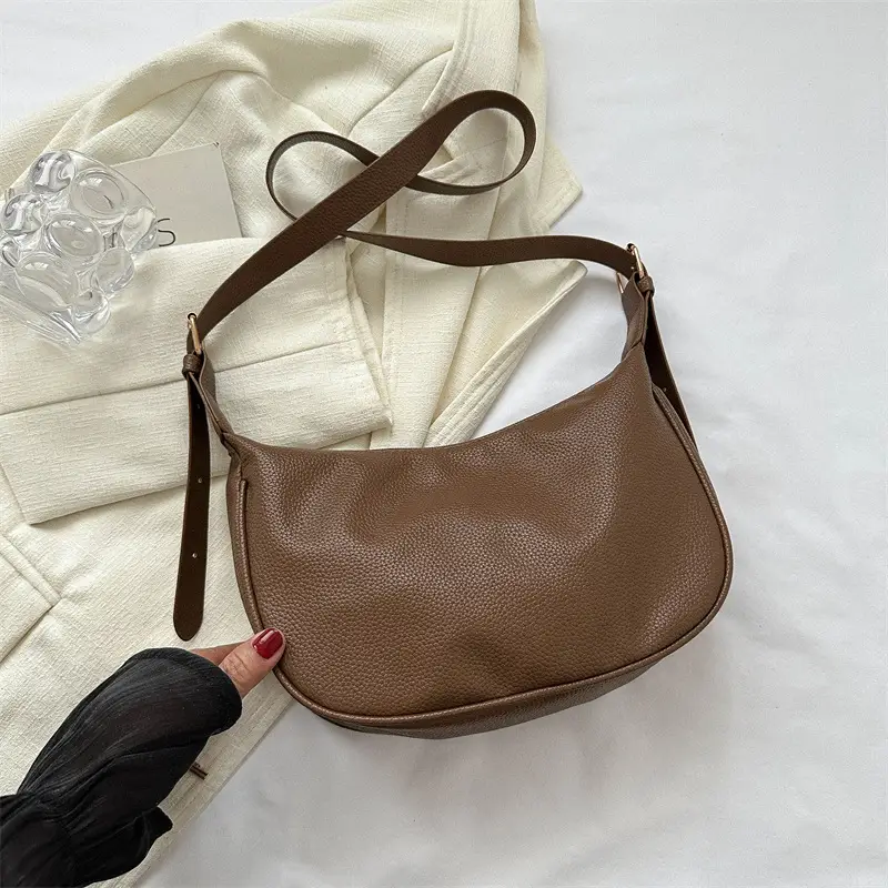 Vintage Black Crossbody Bag with Wide Strap - Image 4