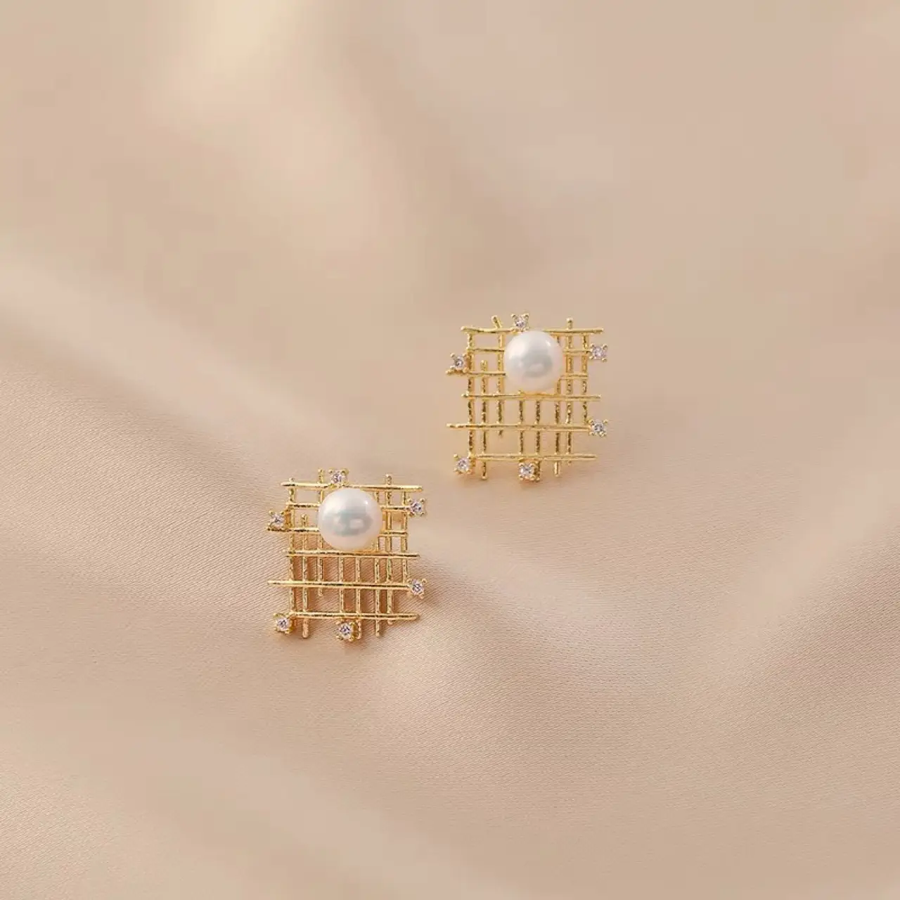 Geometric Pearl Earrings Gold Tone Women's Fashion - Image 2