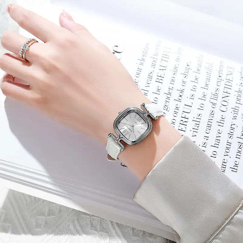 Elegant Green Strap Women's Watch with Square Dial — feature 6
