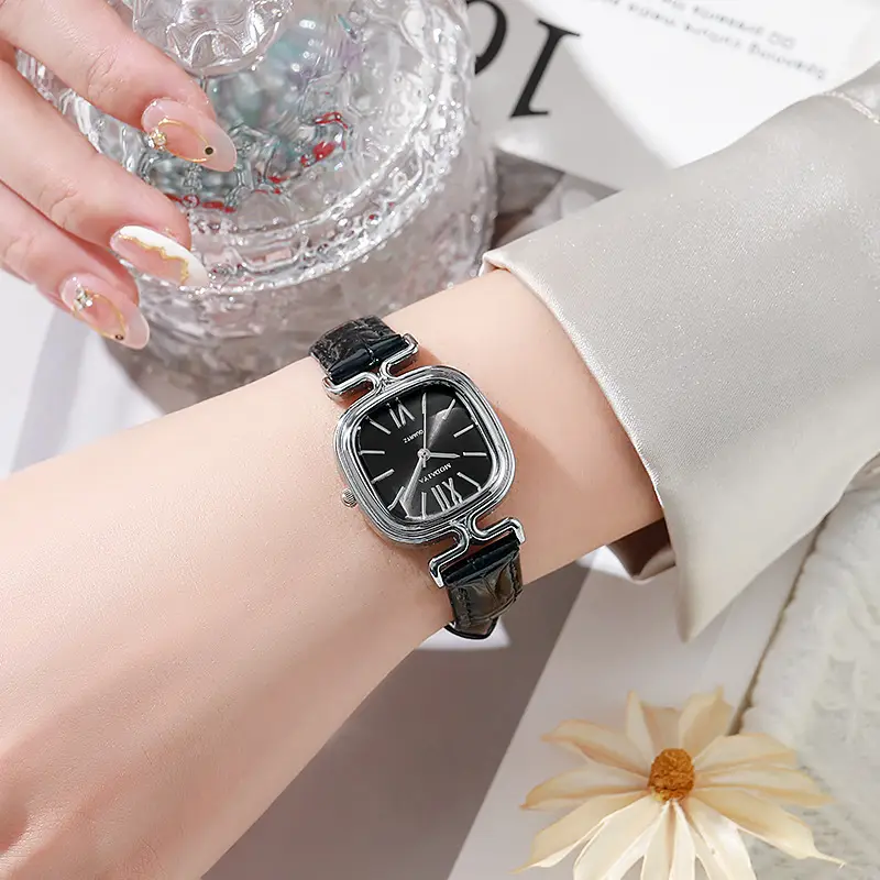 Elegant Green Strap Women's Watch with Square Dial — feature 8