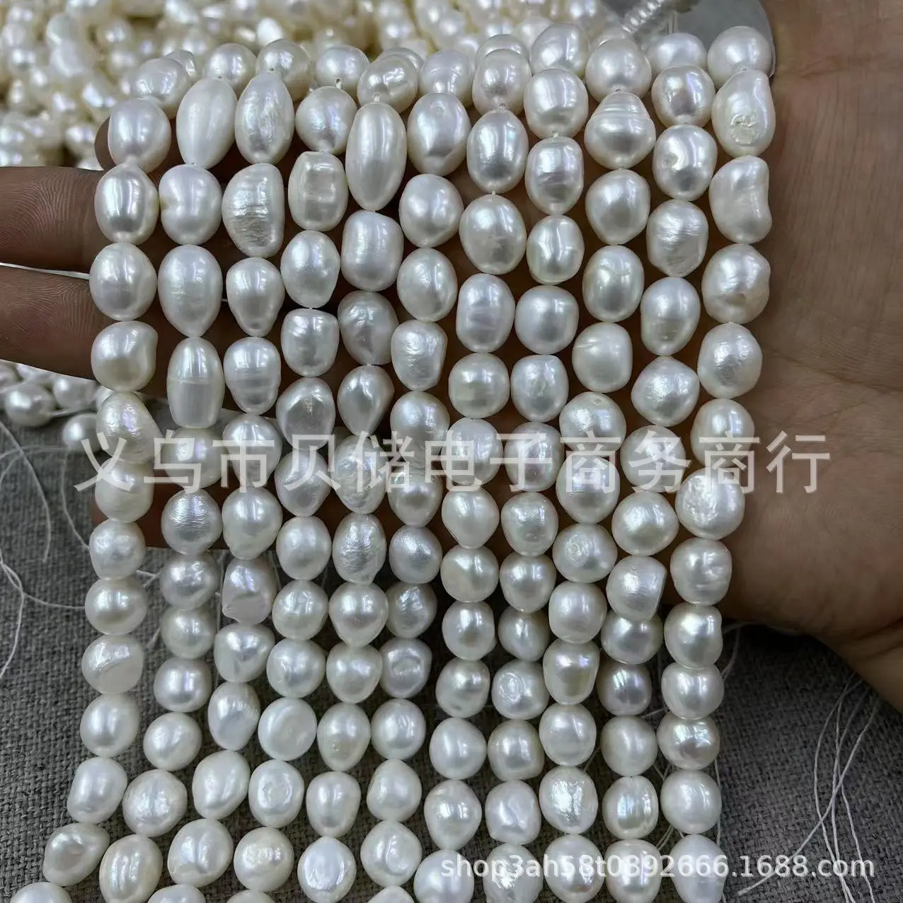 Natural Freshwater Pearl 9-10mm Baroque Shaped Bracelet - Image 4