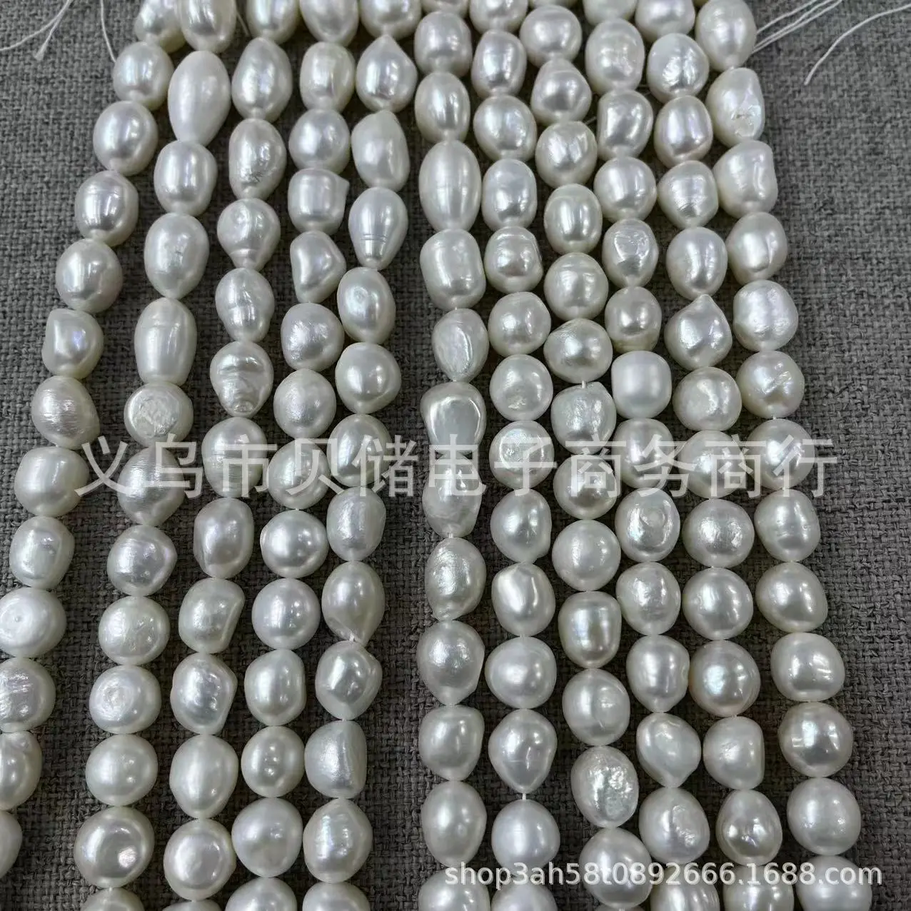 Natural Freshwater Pearl 9-10mm Baroque Shaped Bracelet — feature 4