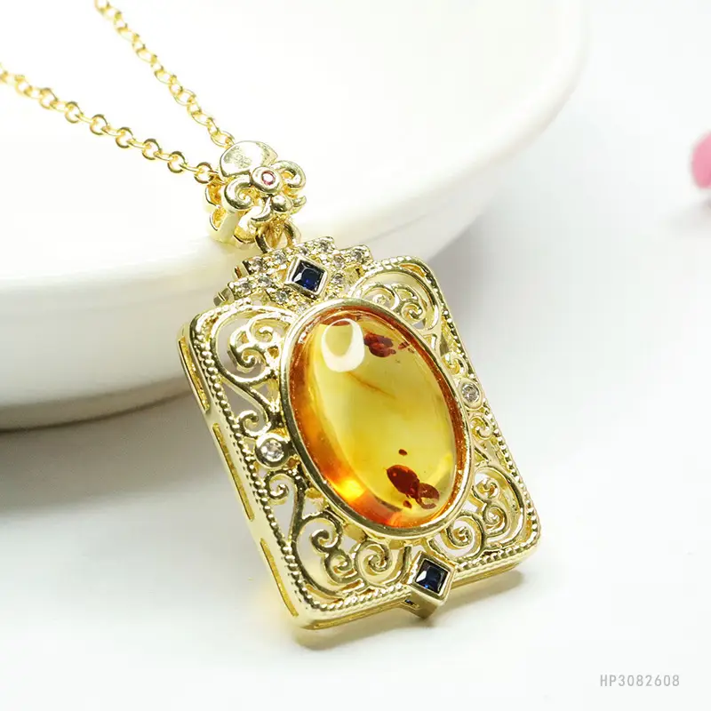 Natural Amber Flower Pendant Necklace Vintage Gold - Image 4