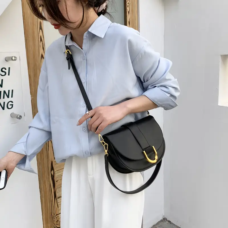 Women's Black Shoulder Bag with Gold Clasp 2022 - Image 5