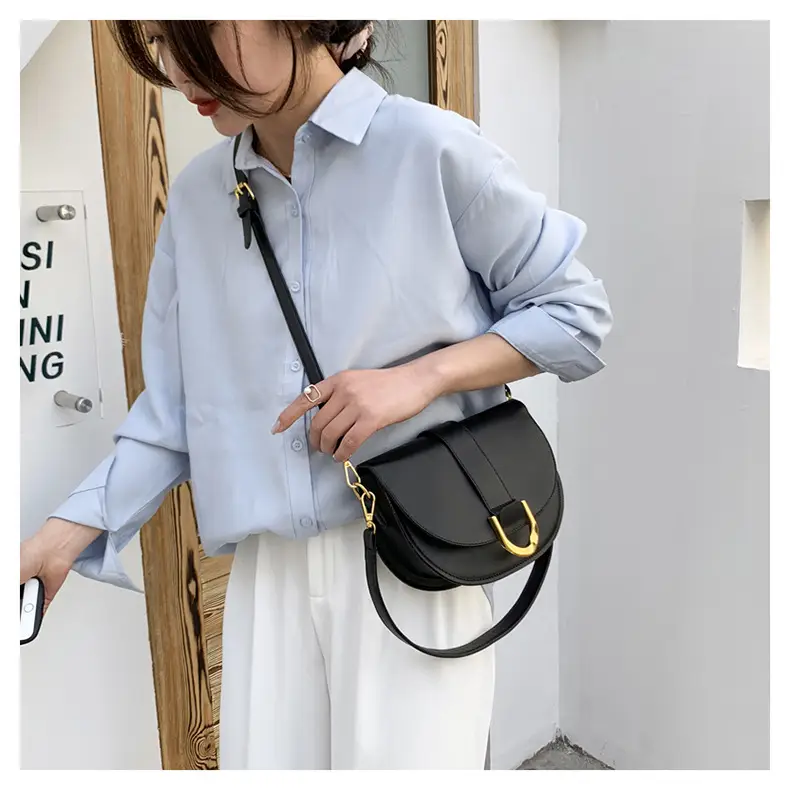 Women's Black Shoulder Bag with Gold Clasp 2022 — feature 11