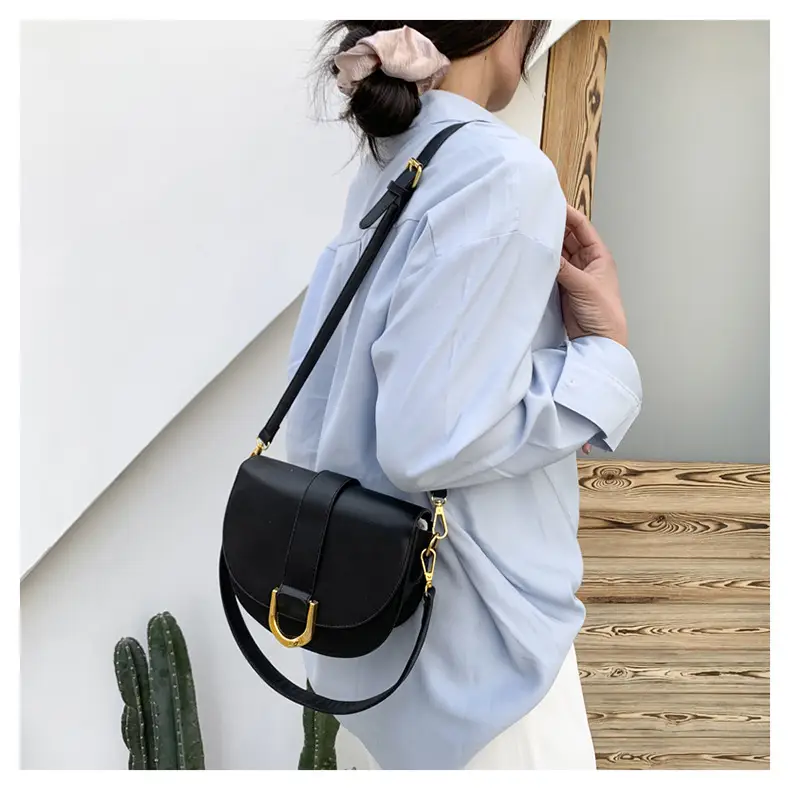 Women's Black Shoulder Bag with Gold Clasp 2022 — feature 12