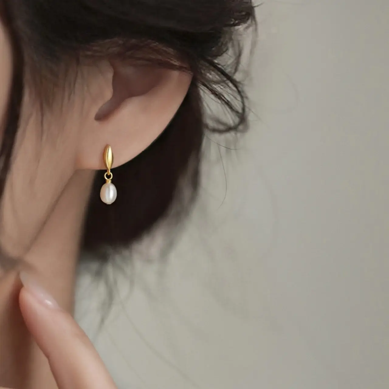 S925 Gold Pearl Earrings for Women - Image 4
