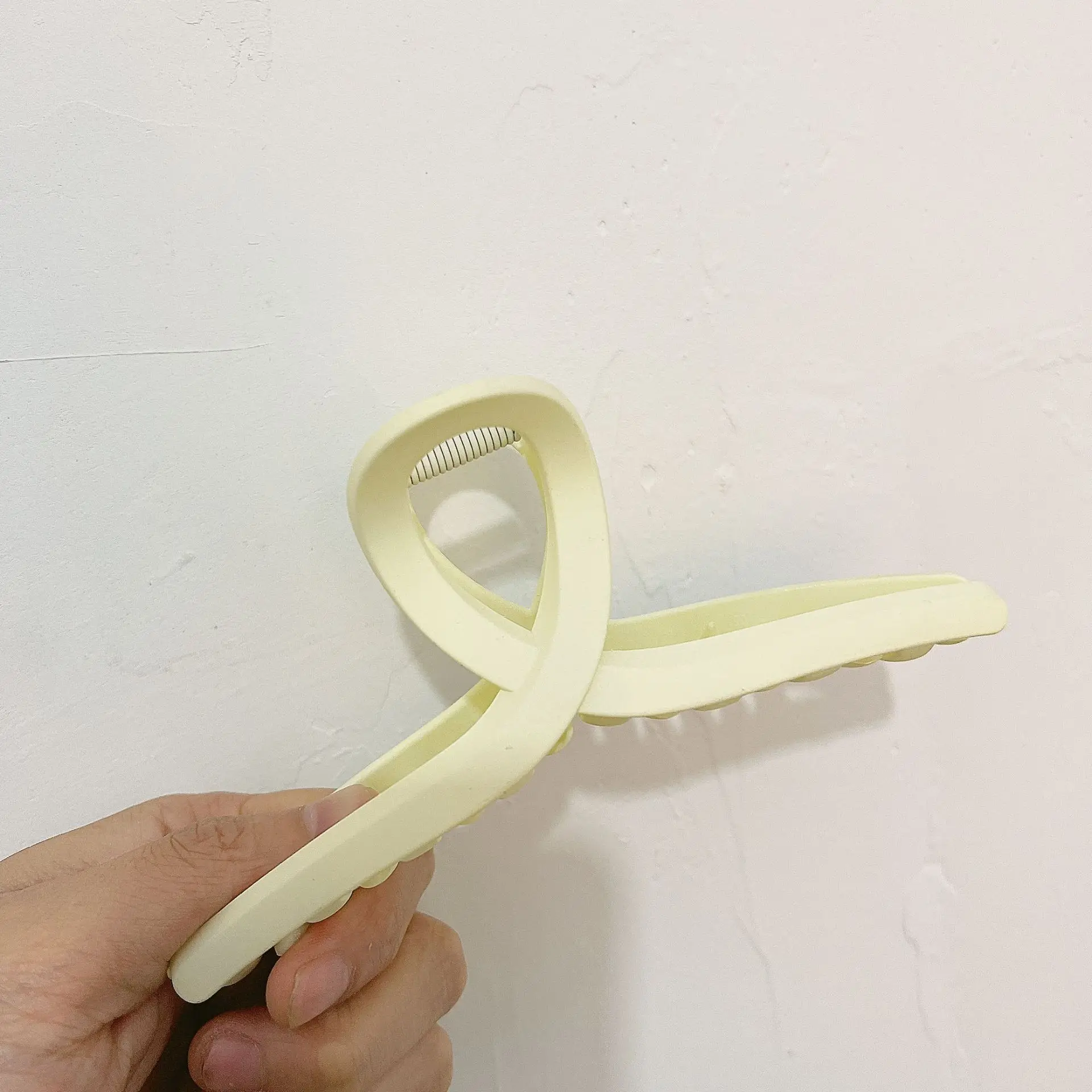 Oversized Hair Clips for Women - High-Grade & Durable — feature 2