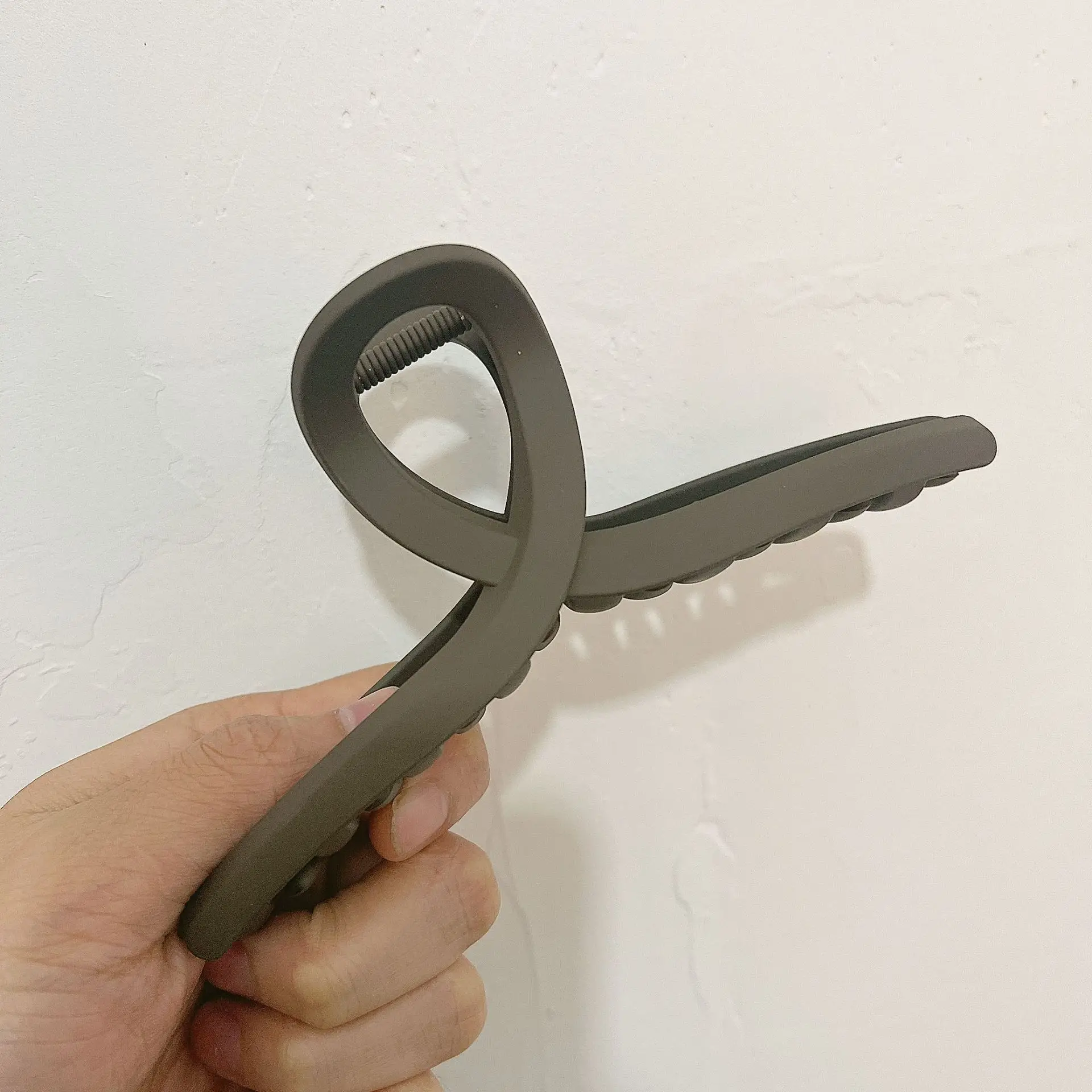 Oversized Hair Clips for Women - High-Grade & Durable — feature 3