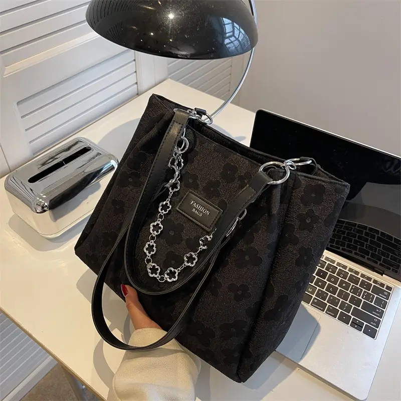 White Chain Shoulder Bag for Women Large Capacity Tote