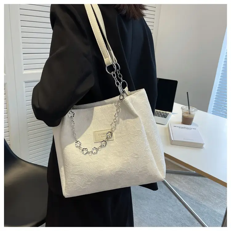 White Chain Shoulder Bag for Women Large Capacity Tote — feature 13