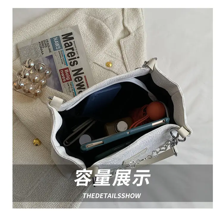 White Chain Shoulder Bag for Women Large Capacity Tote — feature 7