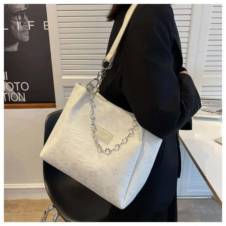 White Chain Shoulder Bag for Women Large Capacity Tote — feature 8