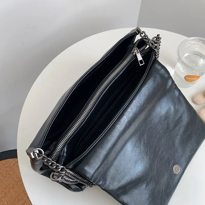 Black Quilted Crossbody Bag for Women Large Capacity 2025 — feature 6