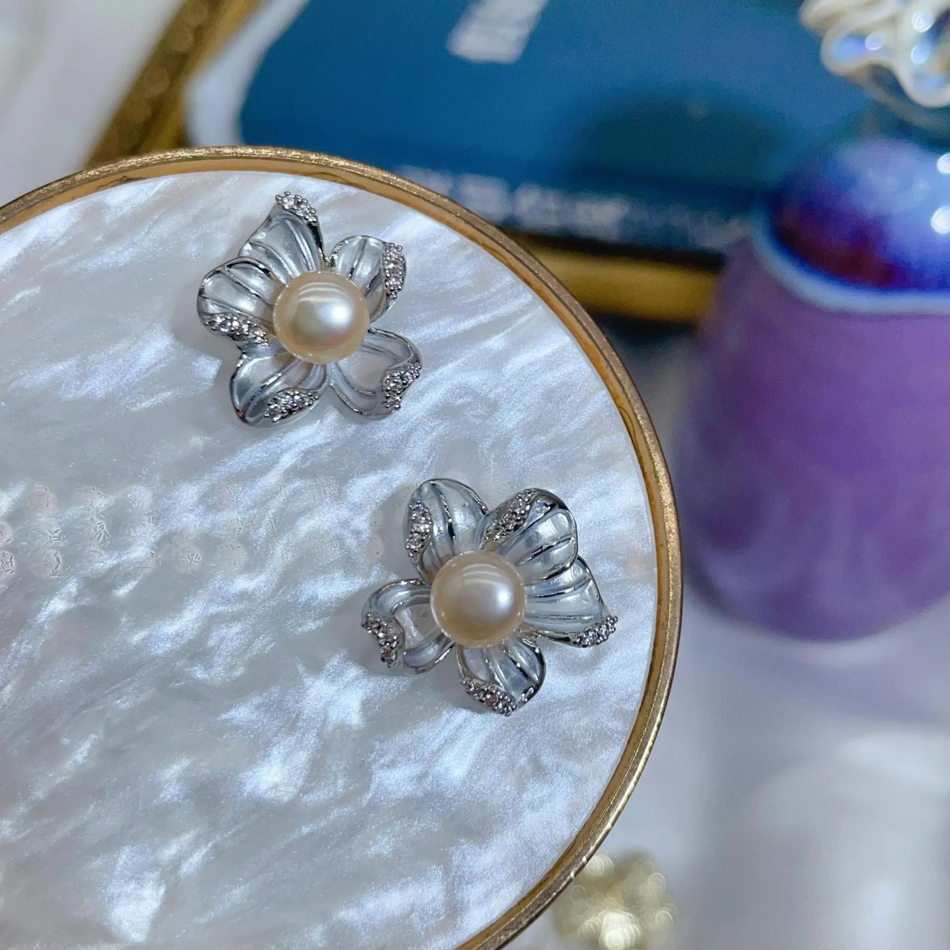 Natural Pearl Earrings S925 Silver Needle French Oil Dripping Begonia Flower — feature 17