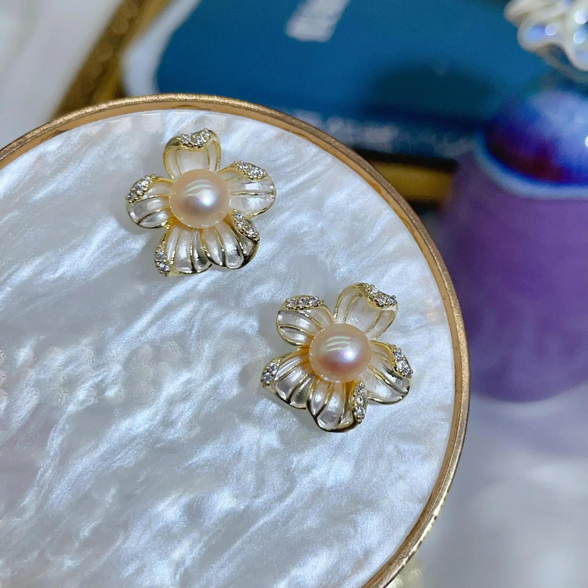 Natural Pearl Earrings S925 Silver Needle French Oil Dripping Begonia Flower - Image 2